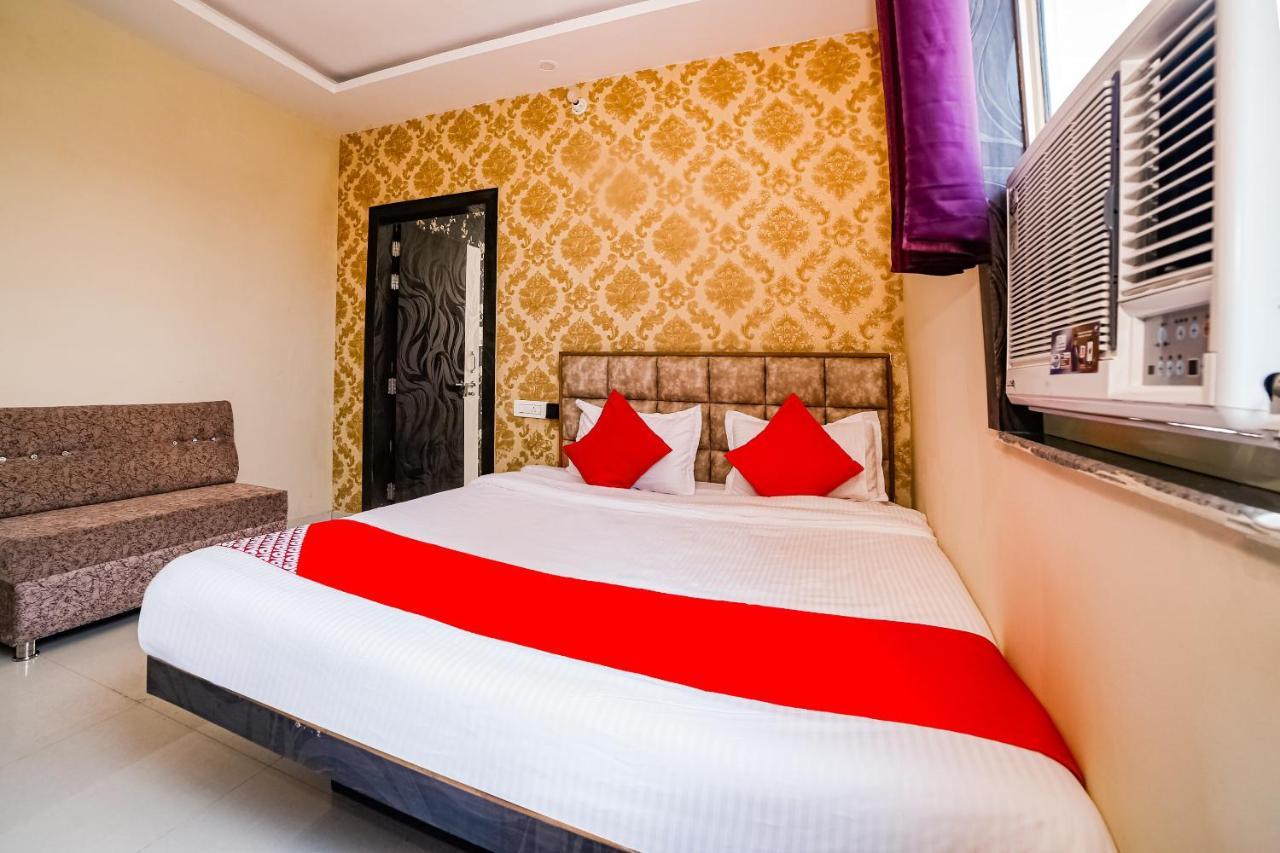 Oyo 41923 Prema Kunj Resort Джханси Экстерьер фото