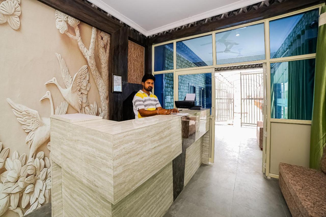 Oyo 41923 Prema Kunj Resort Джханси Экстерьер фото