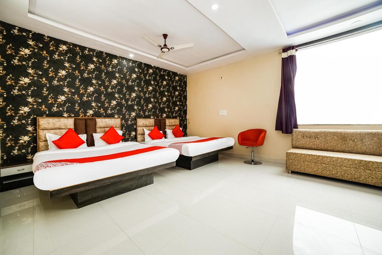Oyo 41923 Prema Kunj Resort Джханси Экстерьер фото