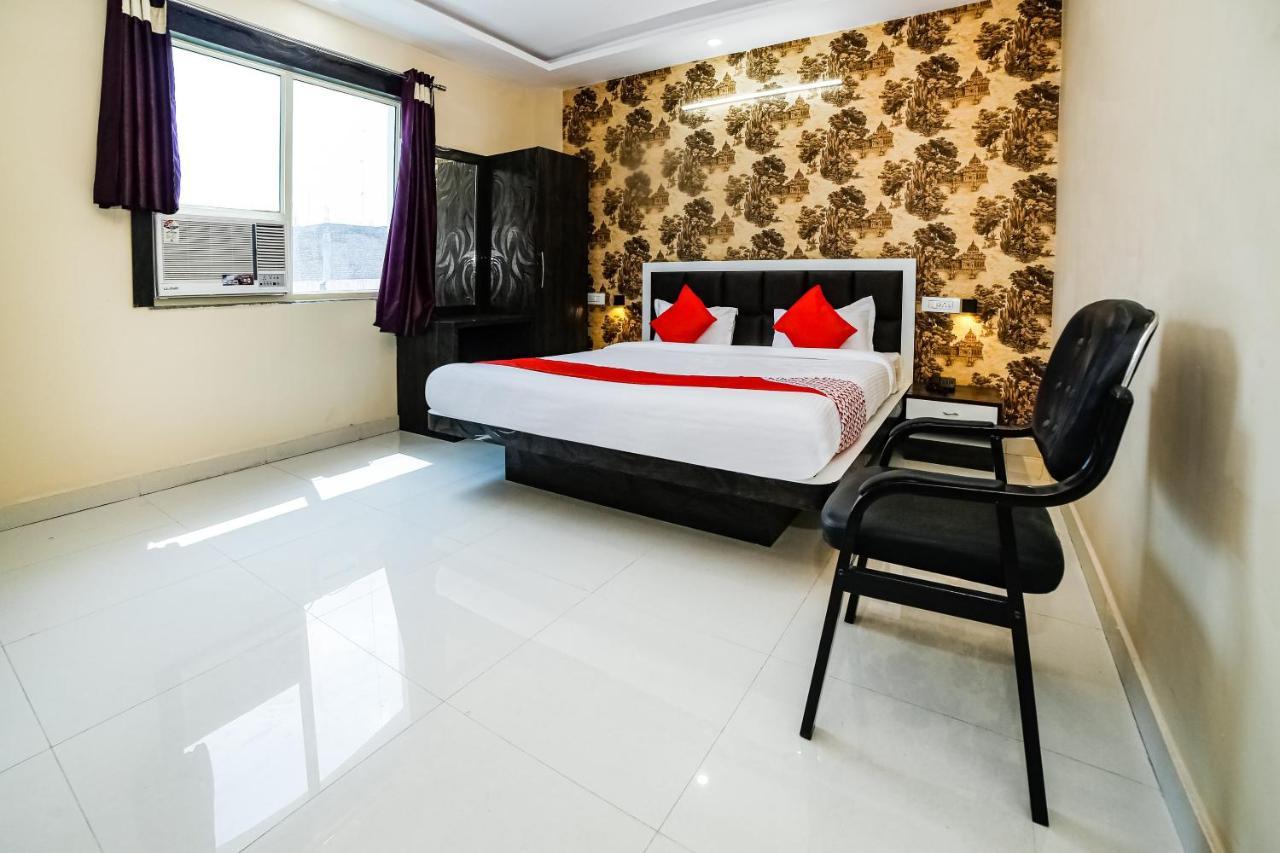 Oyo 41923 Prema Kunj Resort Джханси Экстерьер фото